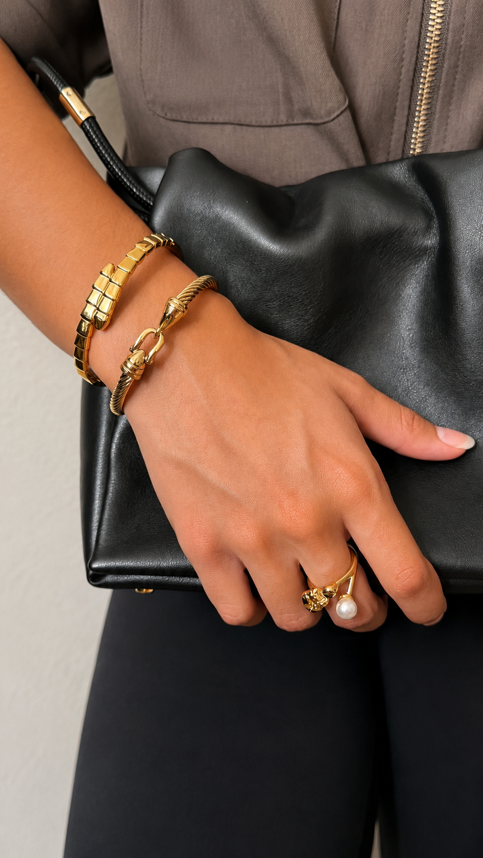 5 pieces that form a complete collection