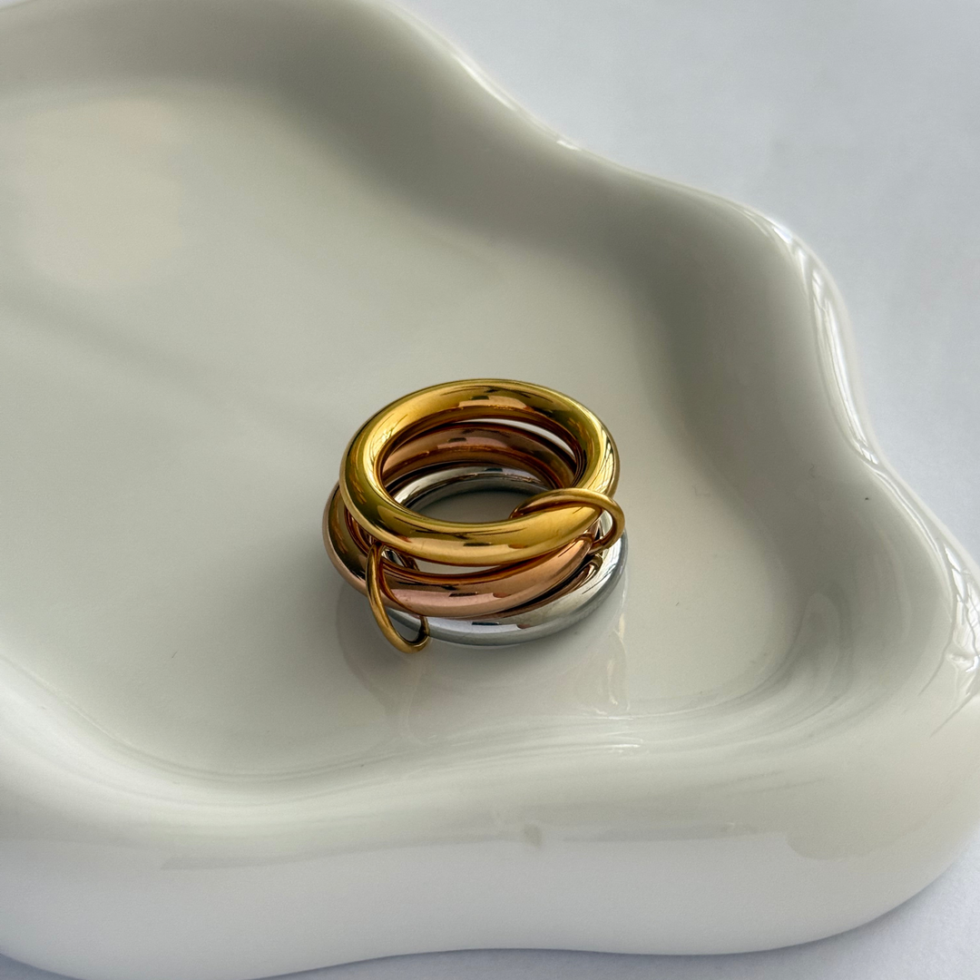 Three Rings Linked Nelli Three-tone Linked Link Ring - B6-5 – Las Queridas