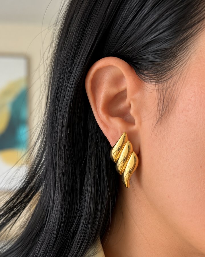 Elizabeth Gold Wings Statements