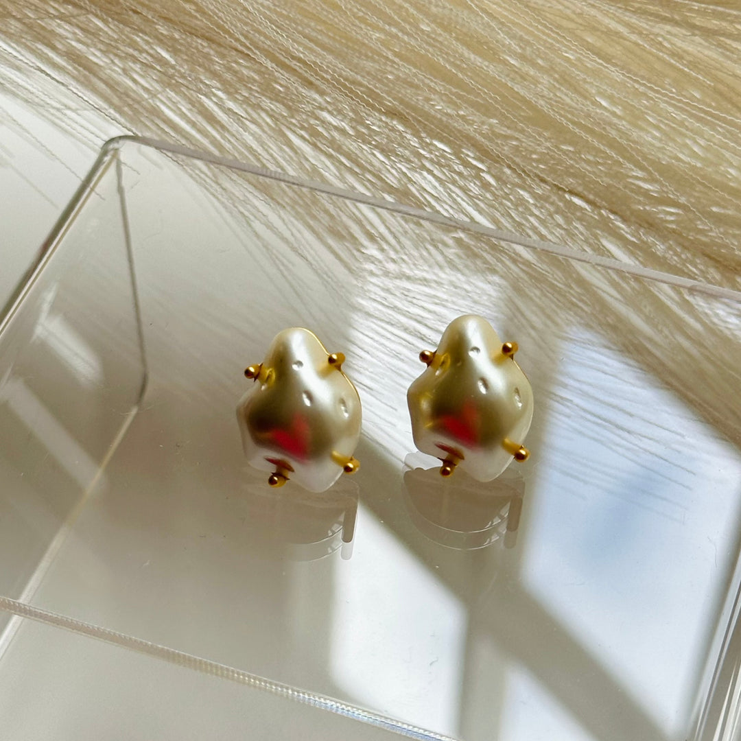 Lara Earrings Studs