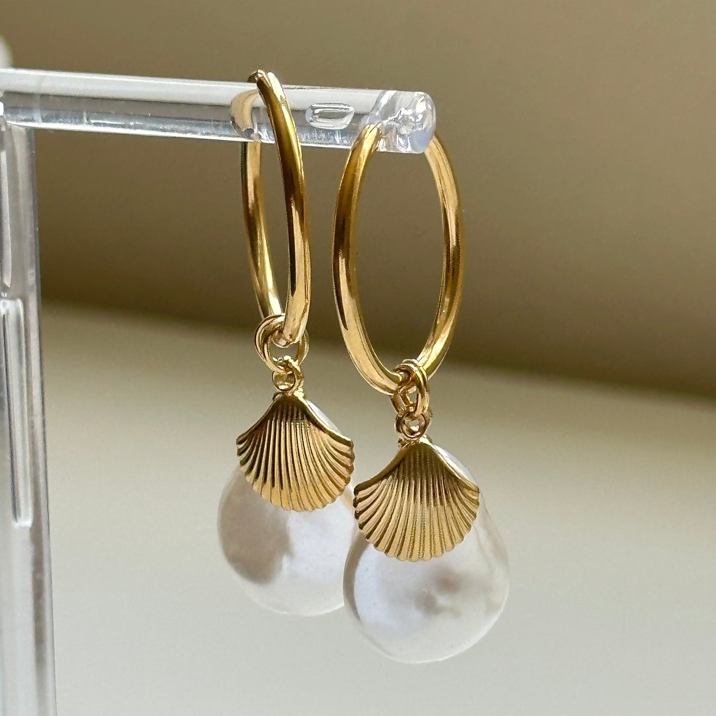 Clam Pearl Earrings