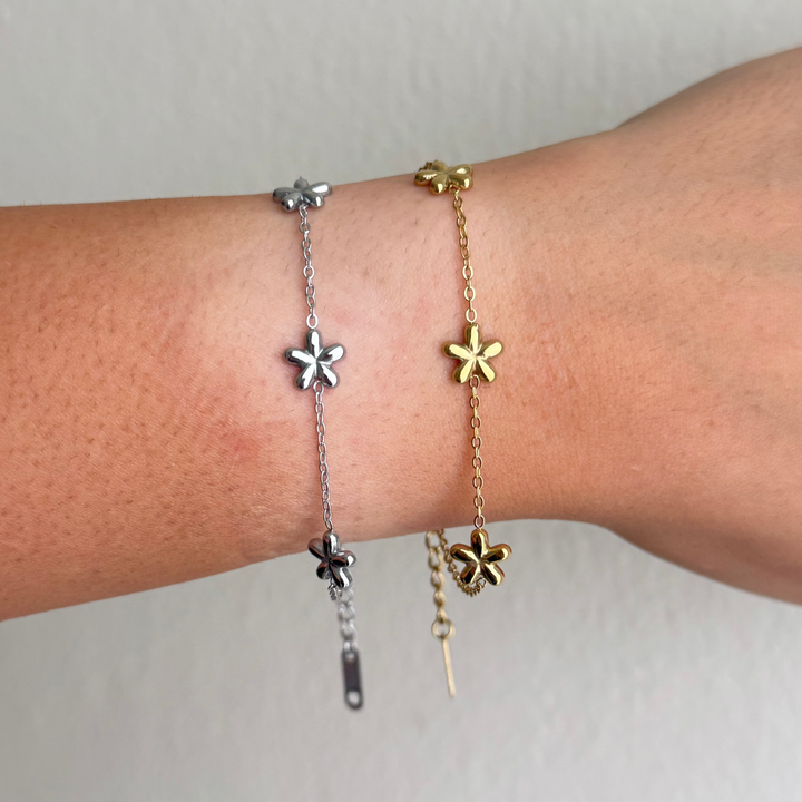 Vera Silver Flower Bracelet