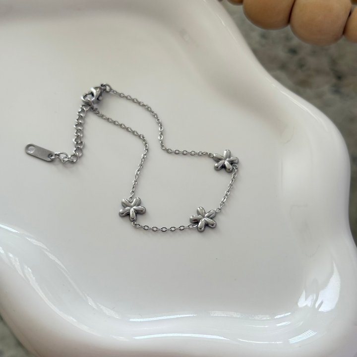Vera Silver Flower Bracelet