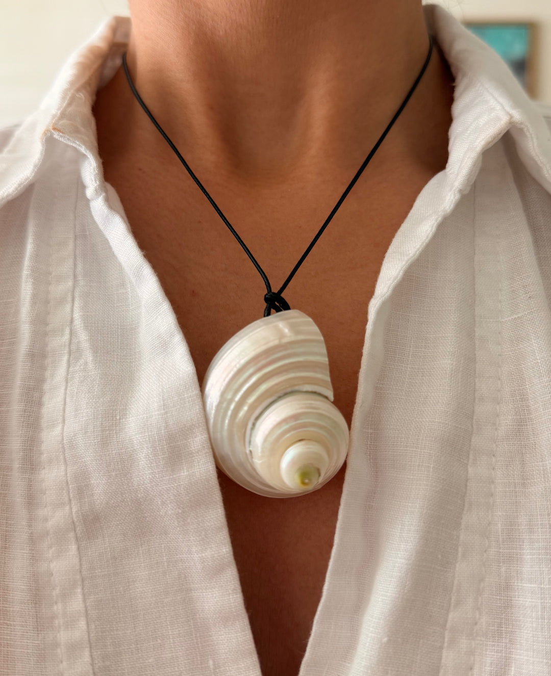 Amalia Shell Necklaces Leather Rope