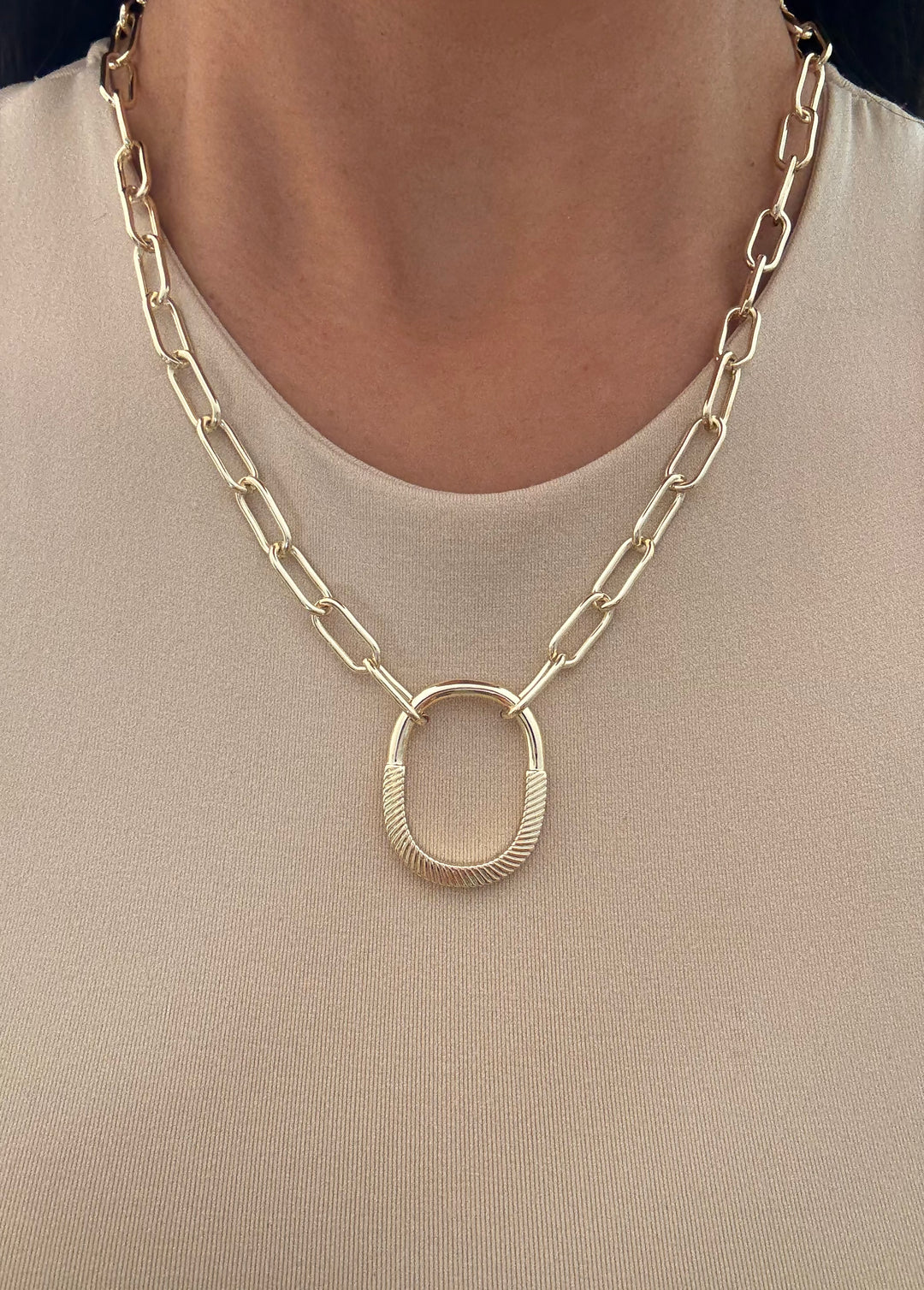 Collares con cierre de eslabones dorados de Piper