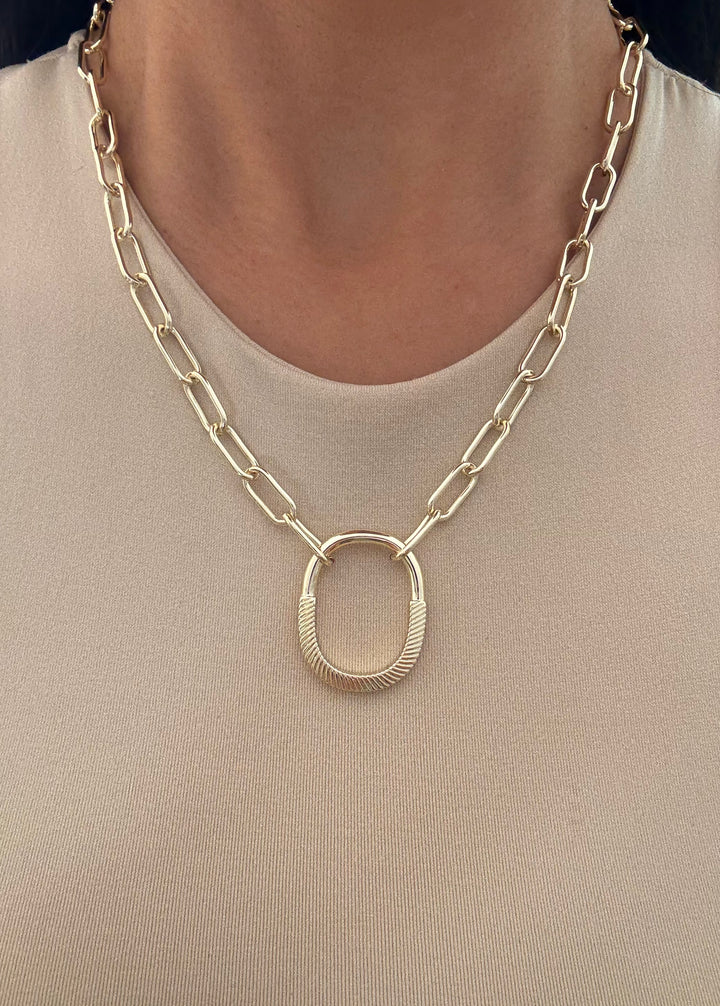 Collares con cierre de eslabones dorados de Piper