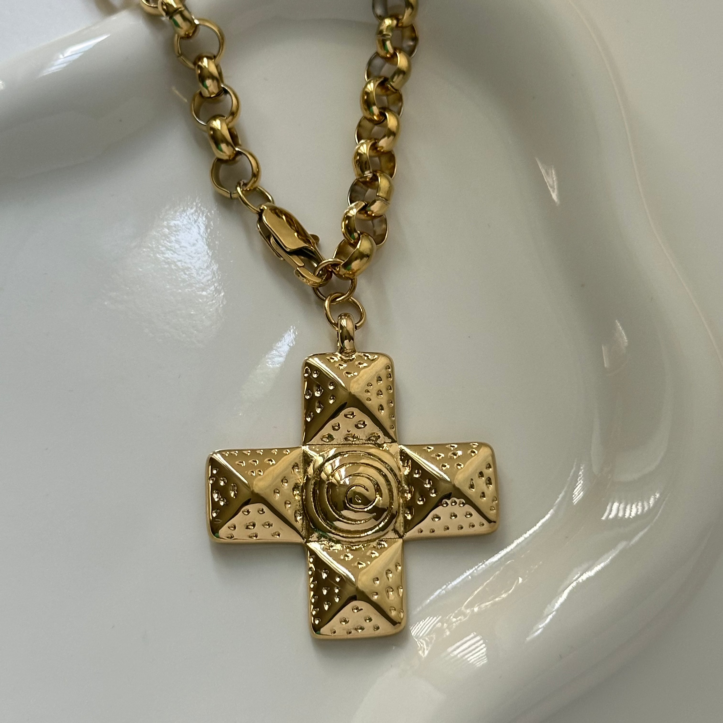 Chary Gold Cross Necklaces