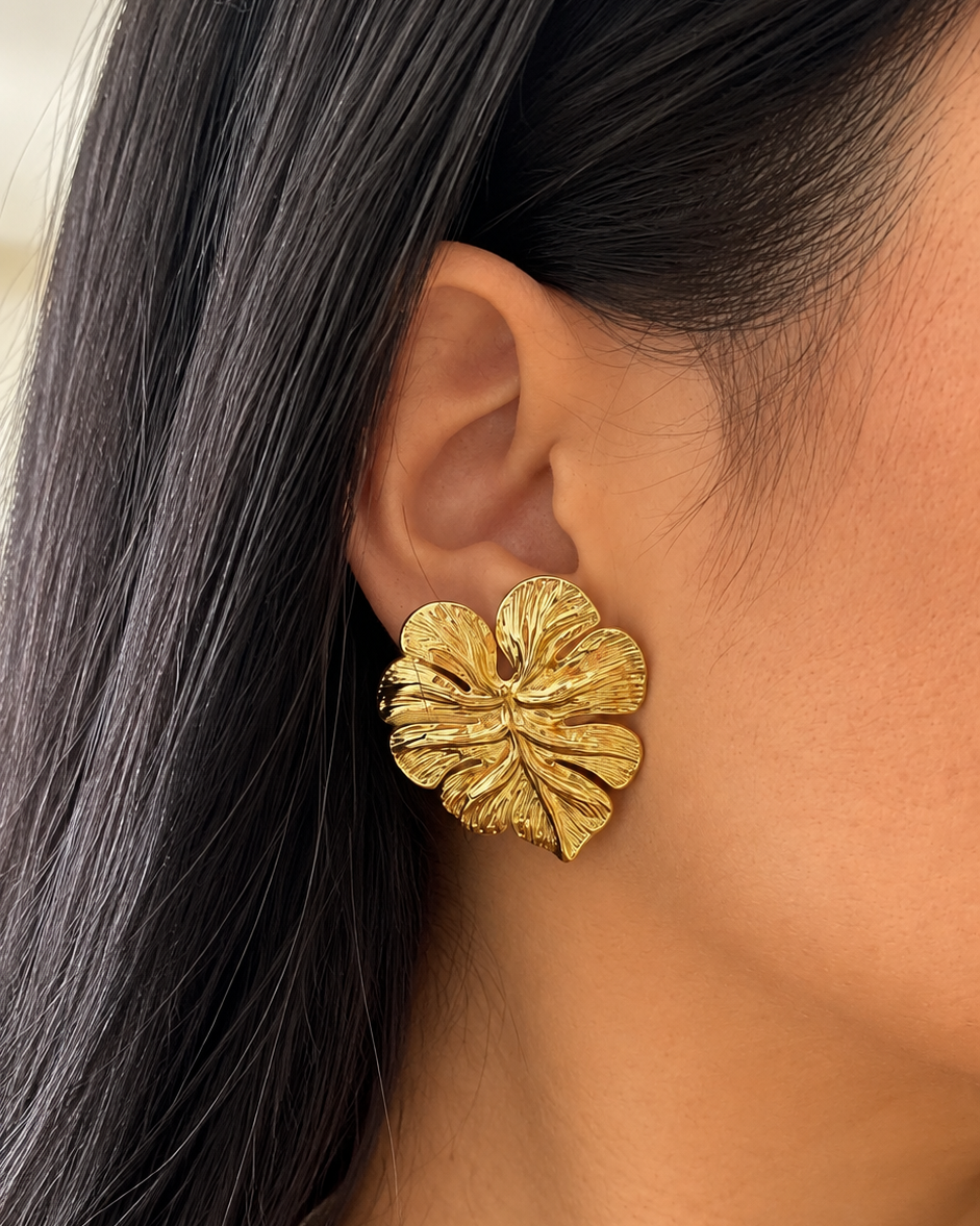 Conjunto de pendientes y anillo de hoja de Tina