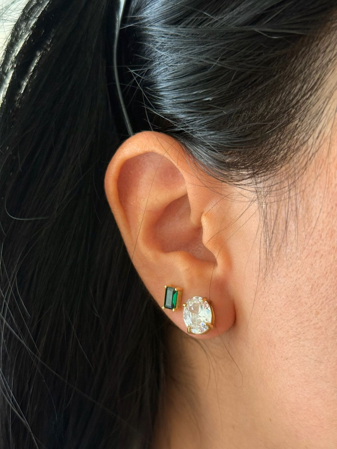 Lucía Gold Oval Zirconia Studs